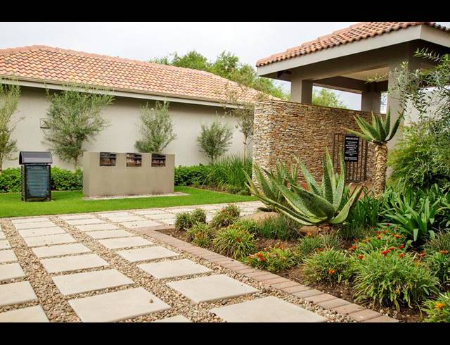 1 BEDROOM APARTMENT FOR SALE IN FOURWAYS